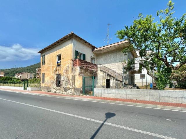 Rustico in vendita a Pietra Ligure via Nazario Sauro
