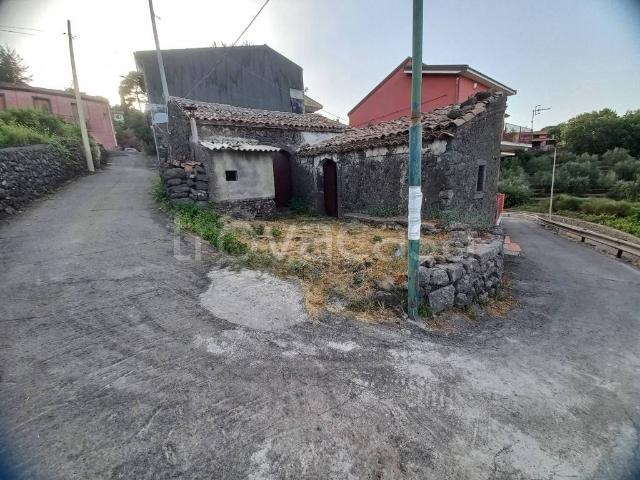 Rustico in vendita a Piedimonte Etneo via Linguaglossa, Presa