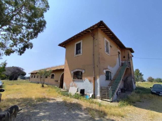Rustico in vendita a Pomezia