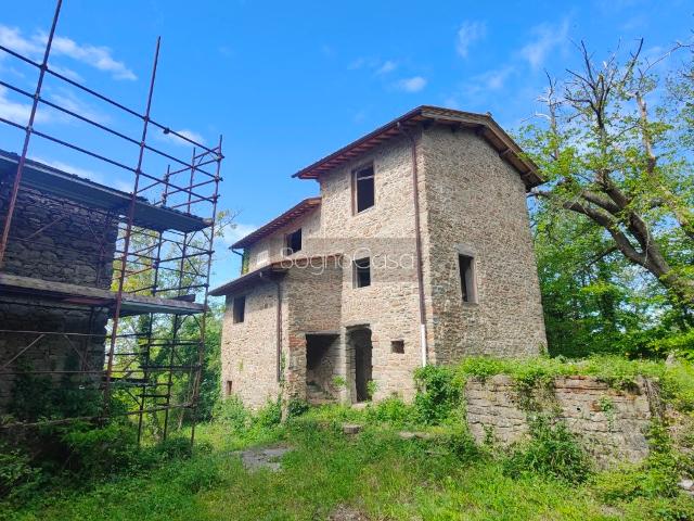 RUSTICO in VENDITA a PONTASSIEVE SANTA BRIGIDA di 12 vani
