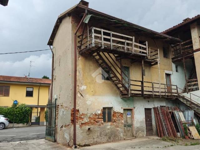 Rustico in vendita a Pontirolo Nuovo via Dante Alighieri, 1