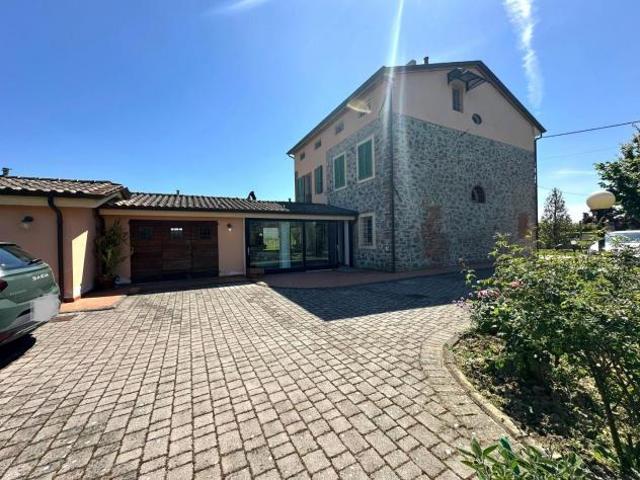 Rustico in vendita a Porcari 330 mq Rif: 1410659