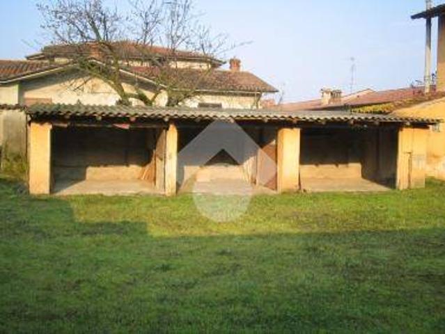 Rustico in vendita a Quinzano d'Oglio via oberdan, 5