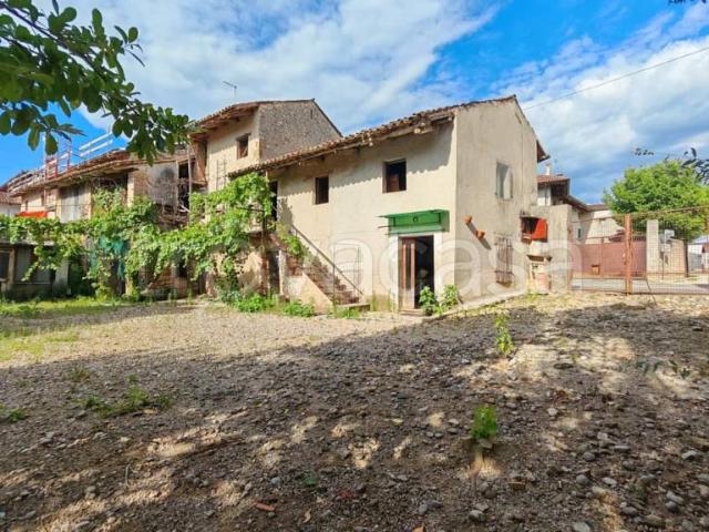 Rustico in vendita a Remanzacco via Moimacco, 17, Orzano