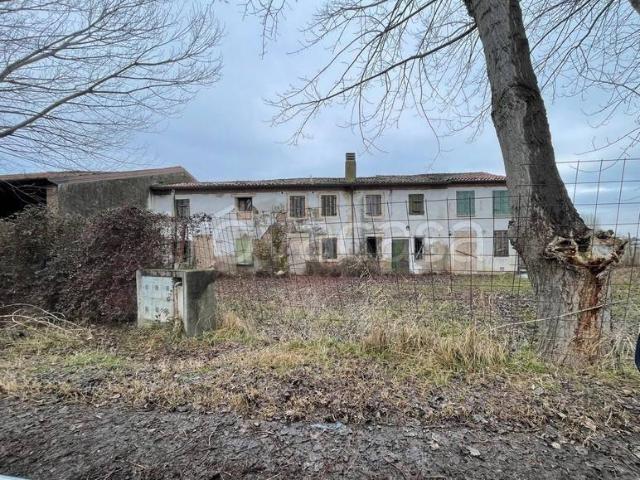 Rustico in vendita a Ronco all'Adige via 20 Settembre