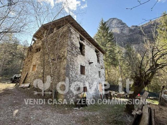 Rustico in vendita a Roncobello