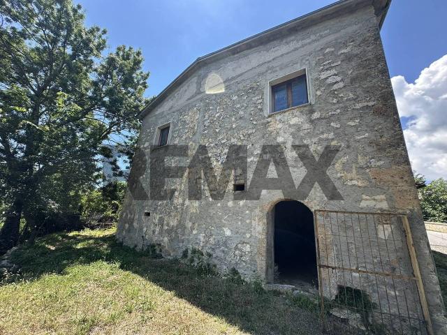 Rustico in vendita a Rocchetta A Volturno