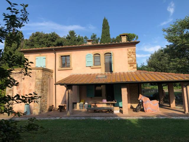 RUSTICO in VENDITA a ROSIGNANO MARITTIMO di 10 vani