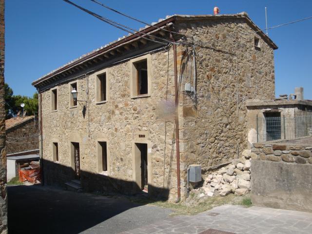 RUSTICO in VENDITA a SANTA LUCE di 8 vani