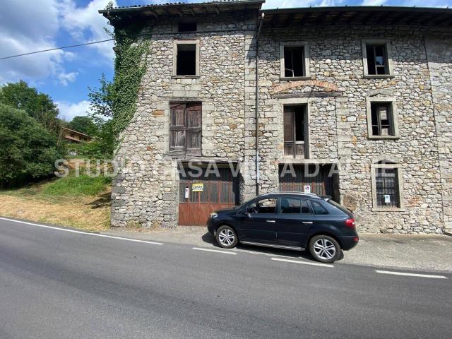 Rustico in vendita a Sant'Omobono Terme