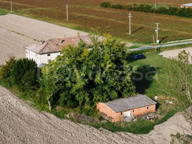 Rustico in vendita a Sissa Trecasali via Fienilbruciato, 38