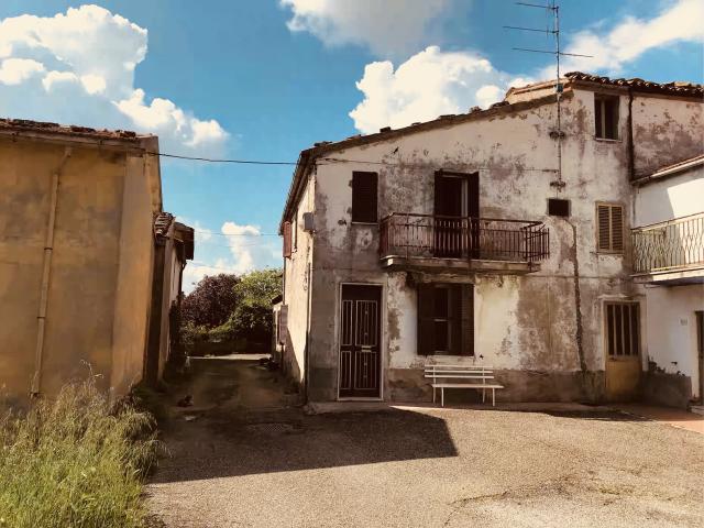 RUSTICO in VENDITA a SORANO MONTEBUONO DISPENZA di 6 vani