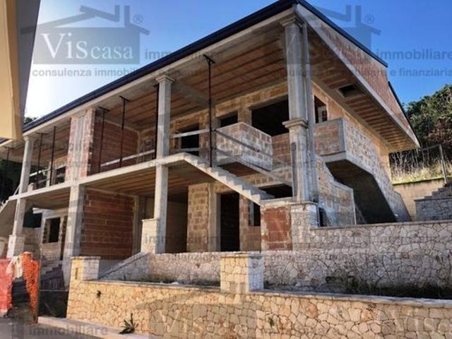 Rustico indipendente su due livelli in zona panoramica