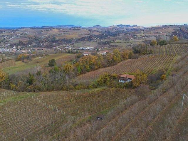Rustico panoramico nel cuore dei vigneti di Dogliani 178m² Dogliani