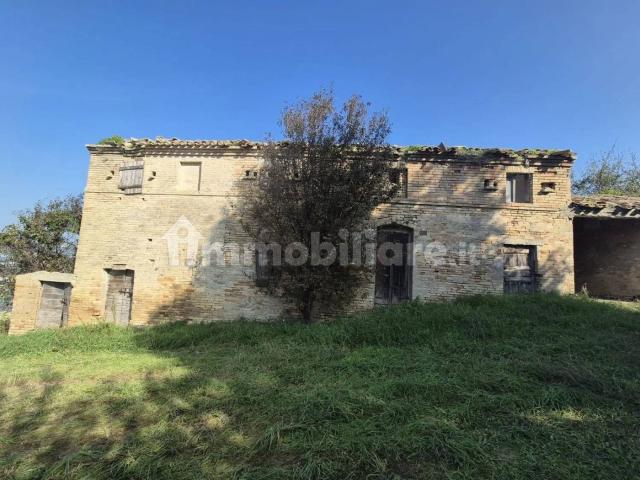 Rustico Vista Mare con 2,3 Ettari di Terreno A 10 Minuti d. 240m² Porto San Giorgio