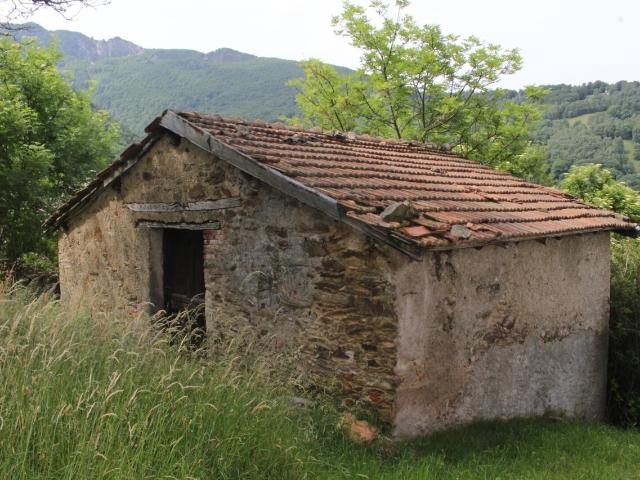 Rustico zum Ausbauen und Bauland mit gr. Umschwung und Aussicht / Rustikales zum Renovieren und Baugrundstück mit großem Grundstück und schöner Aussicht