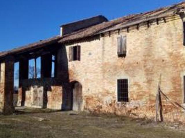 Rustico/Casale di 500mq in Via Morlenzetto 100 a Cortemaggiore