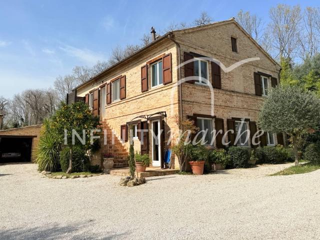 Rustico/Casale/Corte di 250 m2 a Montecosaro 250m² Montecosaro