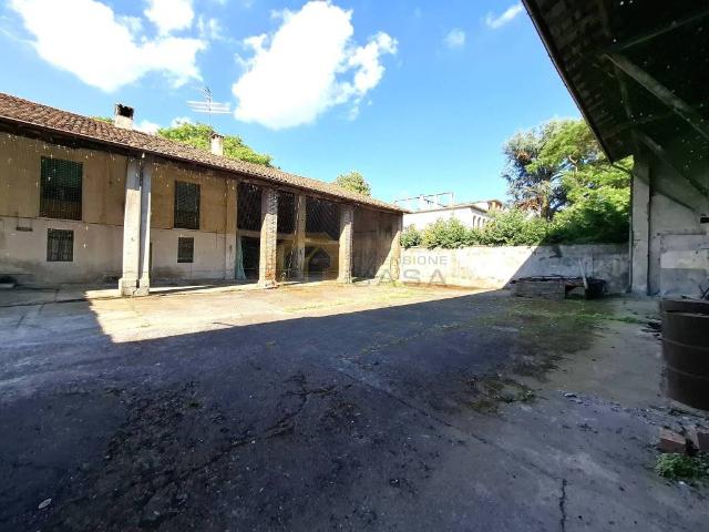 Rustico/casale/corte in vendita a Manerbio piazza Cesare Battisti
