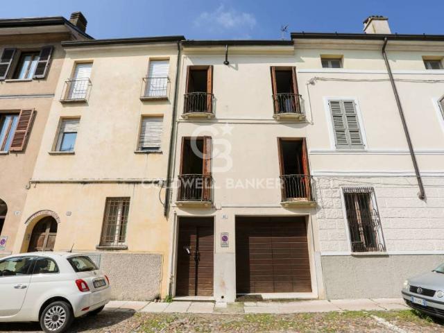 Rustico/casale/corte in vendita a Mantova via giosuè carducci, 37, Centro