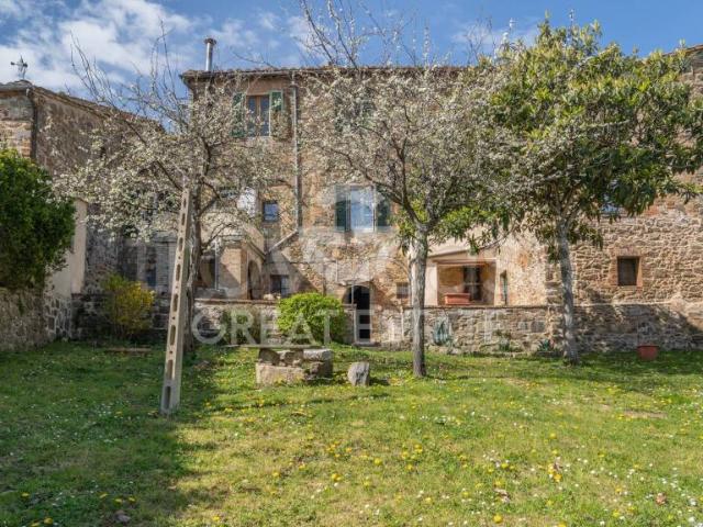 Rustico/casale/corte in vendita a Montalcino