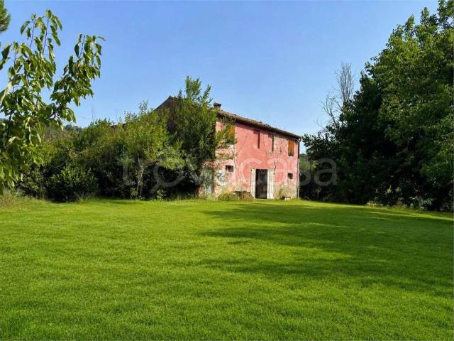 Rustico/casale/corte in vendita a Monte Roberto