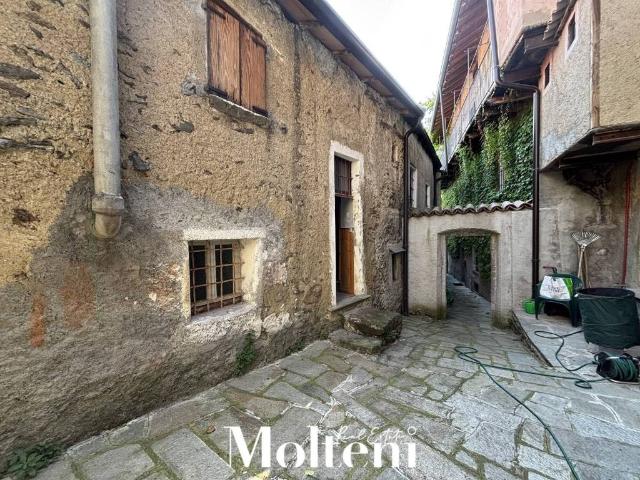 Rustico/casale/corte in vendita a Bellano via Frazione Inesio