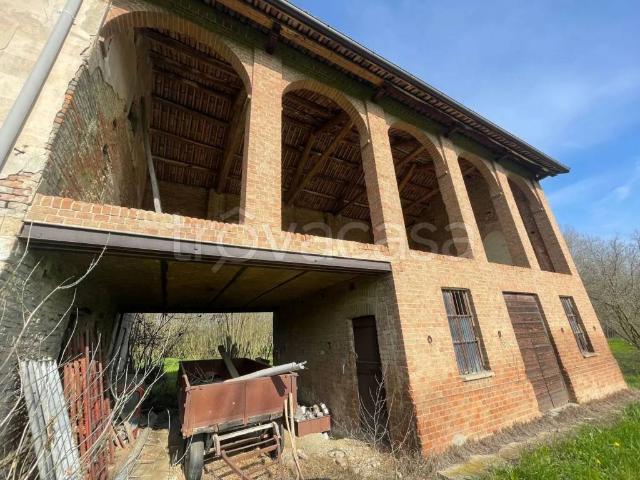 Rustico/casale/corte in vendita a Calamandrana
