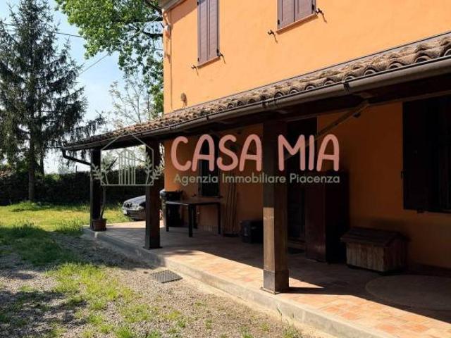 Rustico/casale/corte in vendita a Calendasco