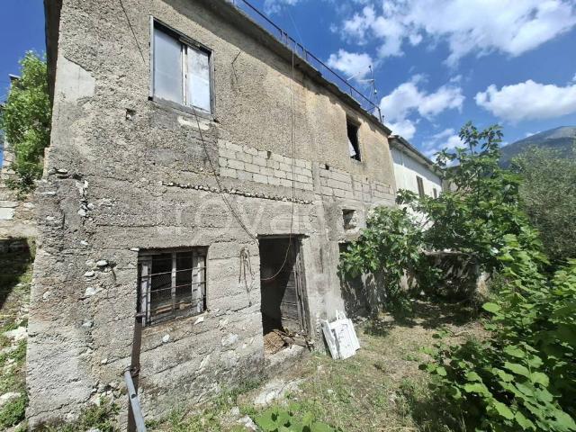 Rustico/casale/corte in vendita a Campoli Appennino via Borgo Loreto, 3