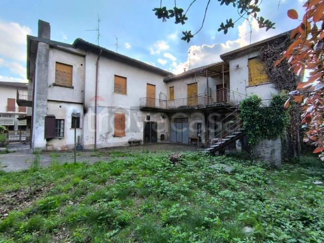 Rustico/casale/corte in vendita a Casatenovo