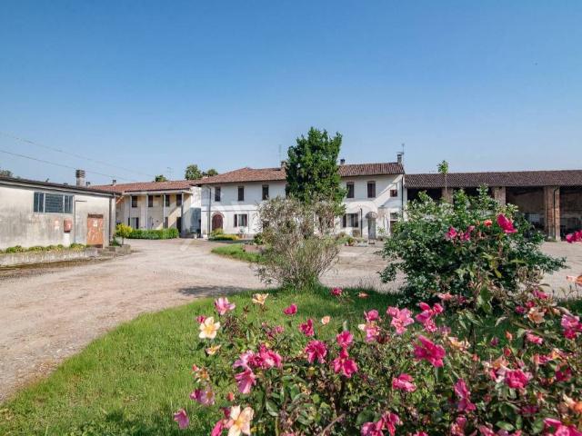 Rustico/casale/corte in vendita a Casalpusterlengo