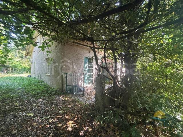 Rustico/casale/corte in vendita a Casella via Regiosi, 24