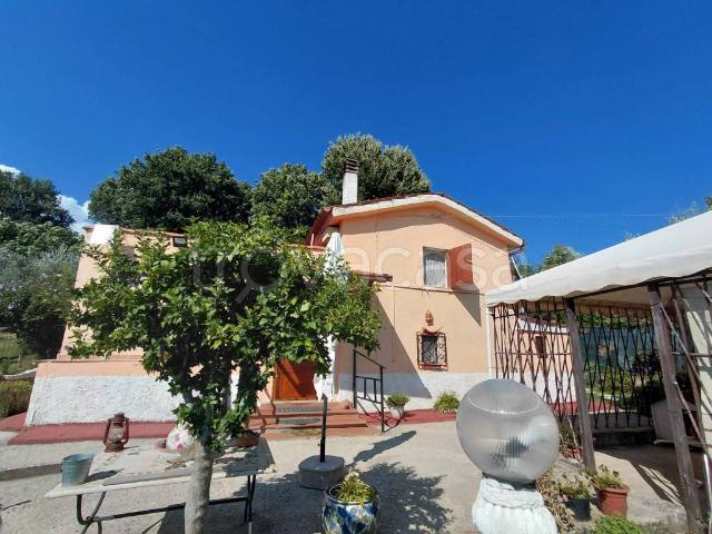 Rustico/casale/corte in vendita a Castelnuovo di Farfa via San Filippo
