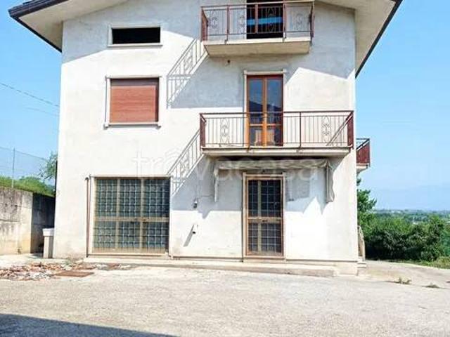 Rustico/casale/corte in vendita a Castelnovo, Isola Vicentina
