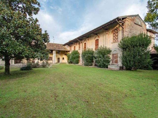 Rustico/casale/corte in vendita a Castiglione delle Stiviere