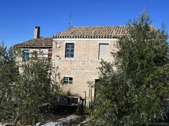 Rustico/casale/corte in vendita a Carassai