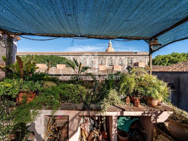 Rustico/casale/corte in vendita a Catania via Santa Barbara, 67, Centro Storico