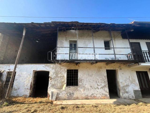 Rustico/casale/corte in vendita a Cavour via Sant'Anna 25