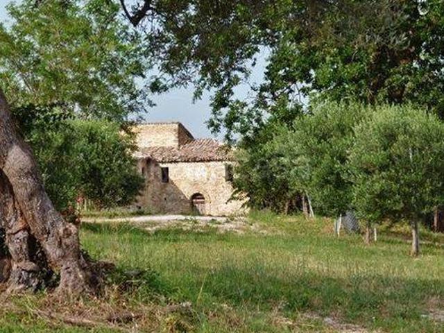 Rustico/casale/corte in vendita a Cingoli