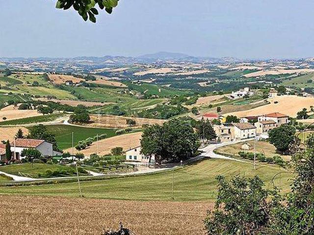 Rustico/casale/corte in vendita a Cingoli via Colognola