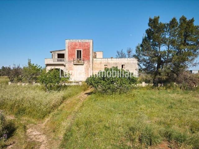 Rustico/casale/corte in vendita a Copertino strada Comunale Rizzi