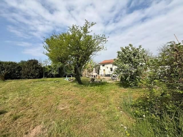 Rustico/casale/corte in vendita a Cornate d'Adda