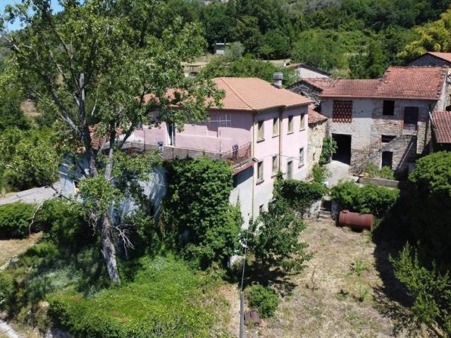 Rustico/casale/corte in vendita a Fivizzano