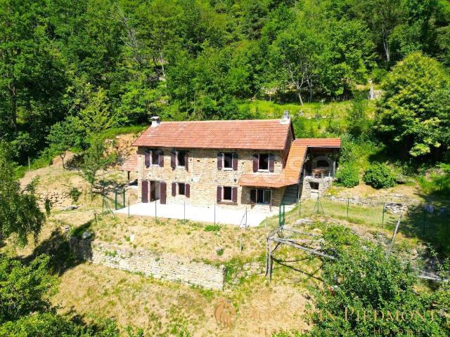 Rustico/casale/corte in vendita a Gorzegno