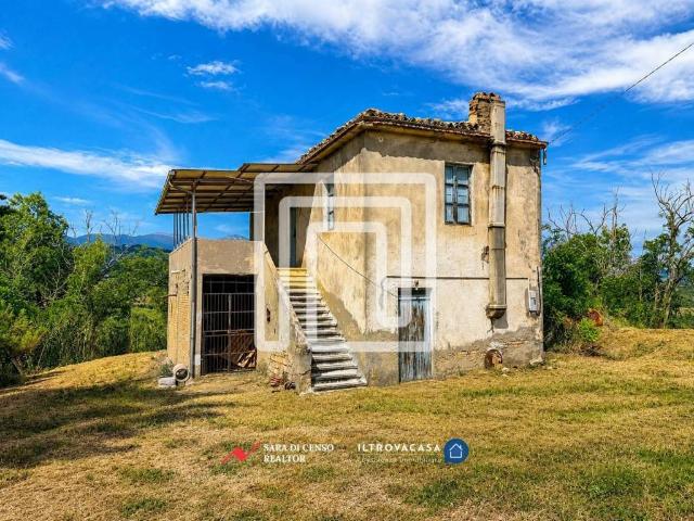 Rustico/casale/corte in vendita a Penne