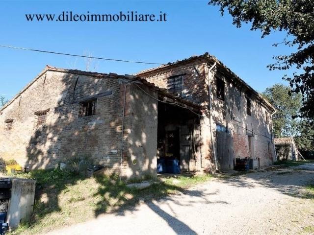 Rustico/casale/corte in vendita a Pesaro