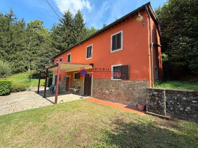 Rustico/casale/corte in vendita a Pescia via di Medicina