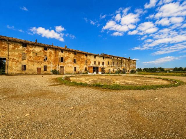 Rustico/casale/corte in vendita a Piacenza via Vittorio Alfieri, San Bonico