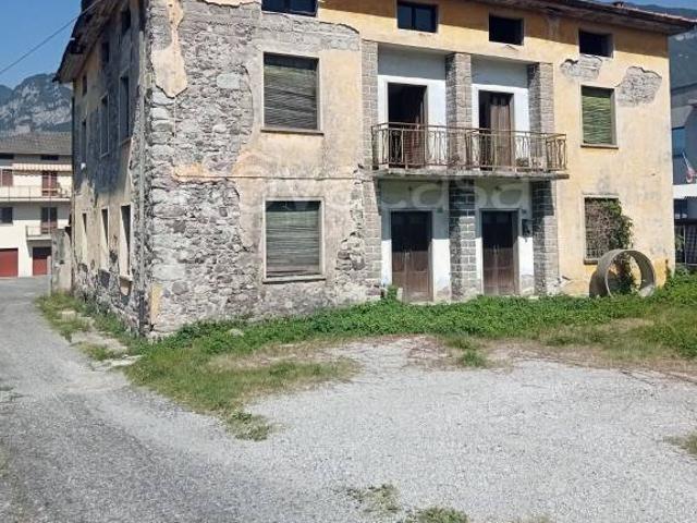 Rustico/casale/corte in vendita a Pisogne via Castrino